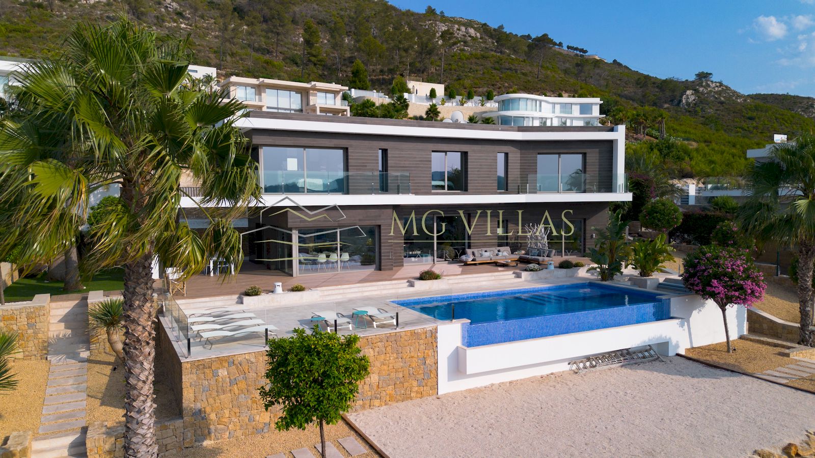 Villa moderne à vendre avec vue sur la mer à Javea