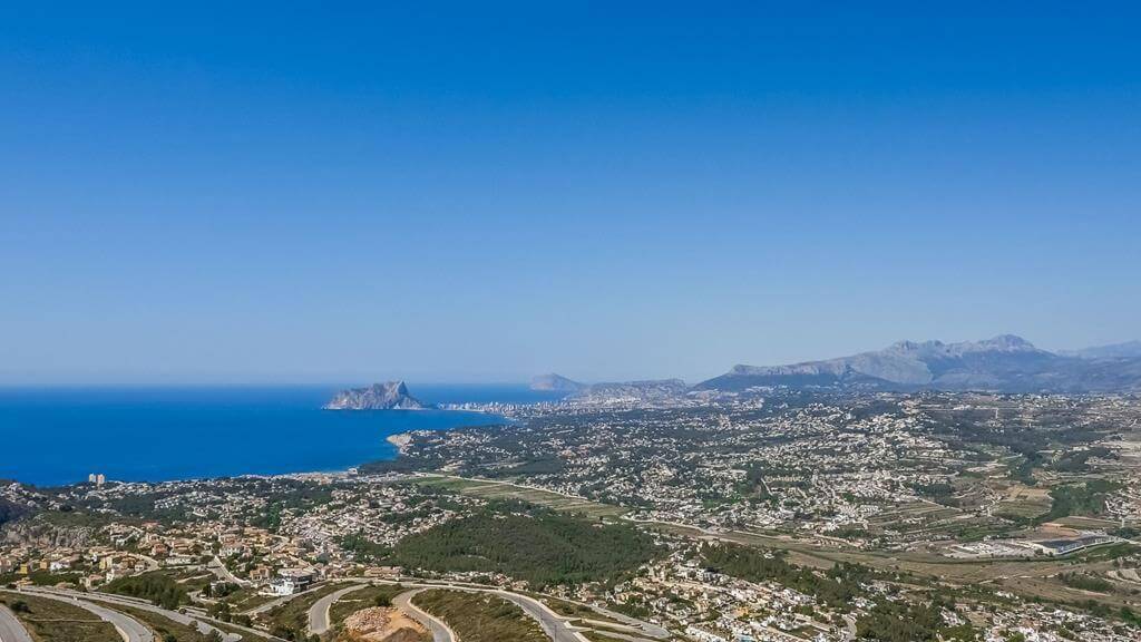 Terrain urbain à la Cumbre del Sol avec vue sur la mer.